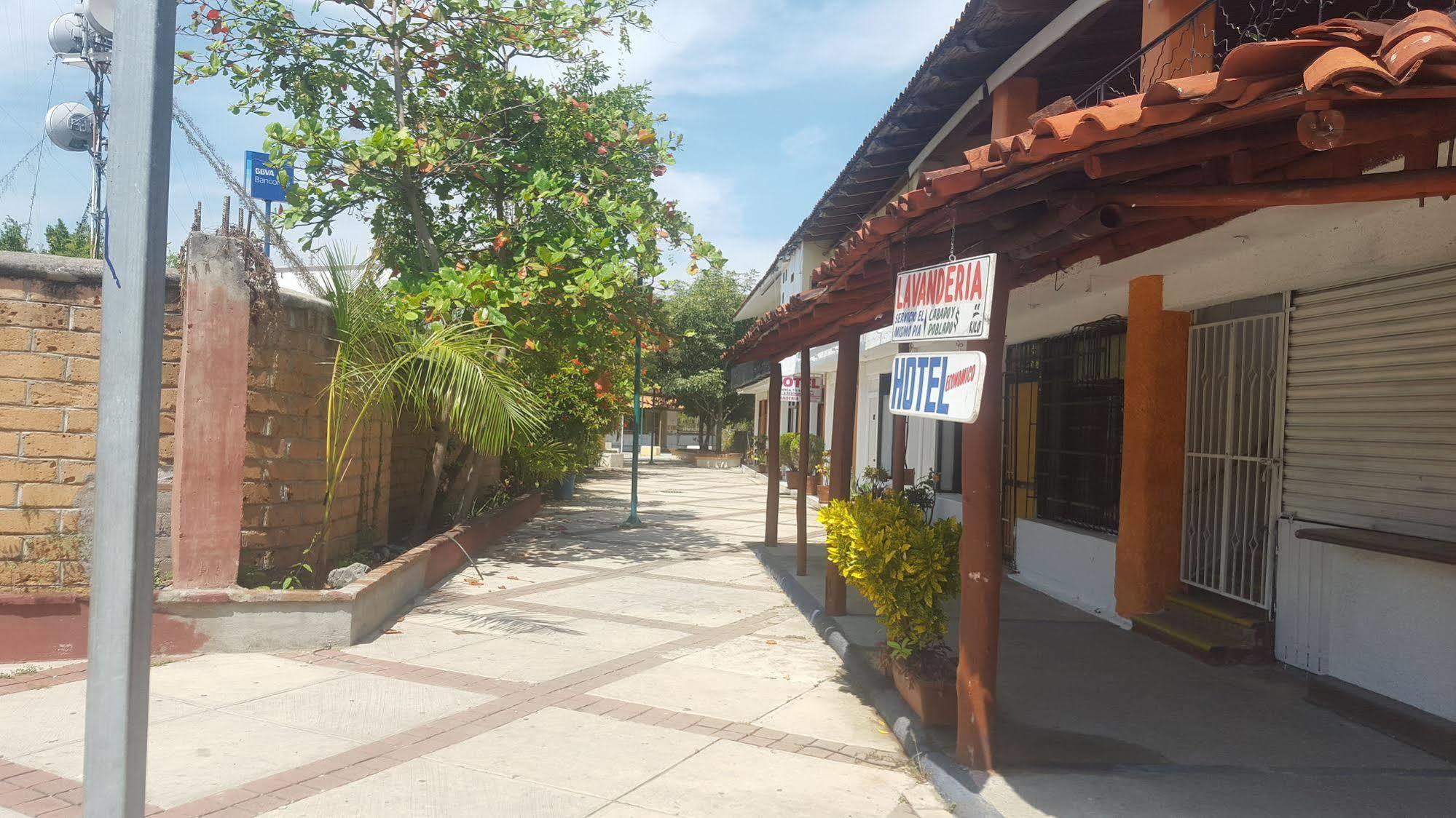Hotel Suites Tropicana Ixtapa Икстапа Екстериор снимка