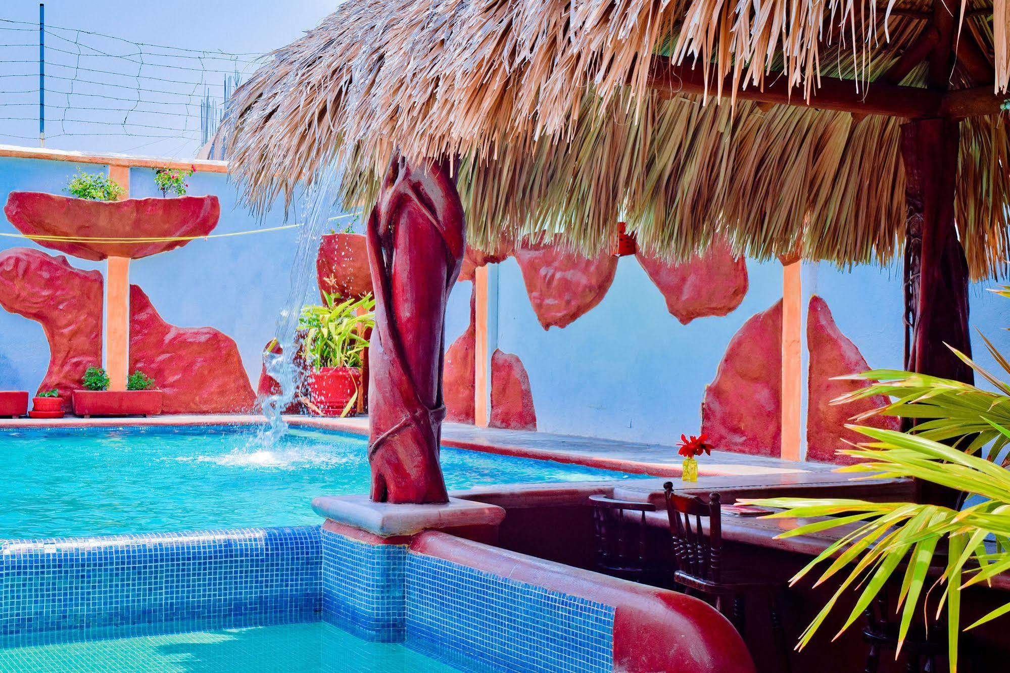 Hotel Suites Tropicana Ixtapa Икстапа Екстериор снимка