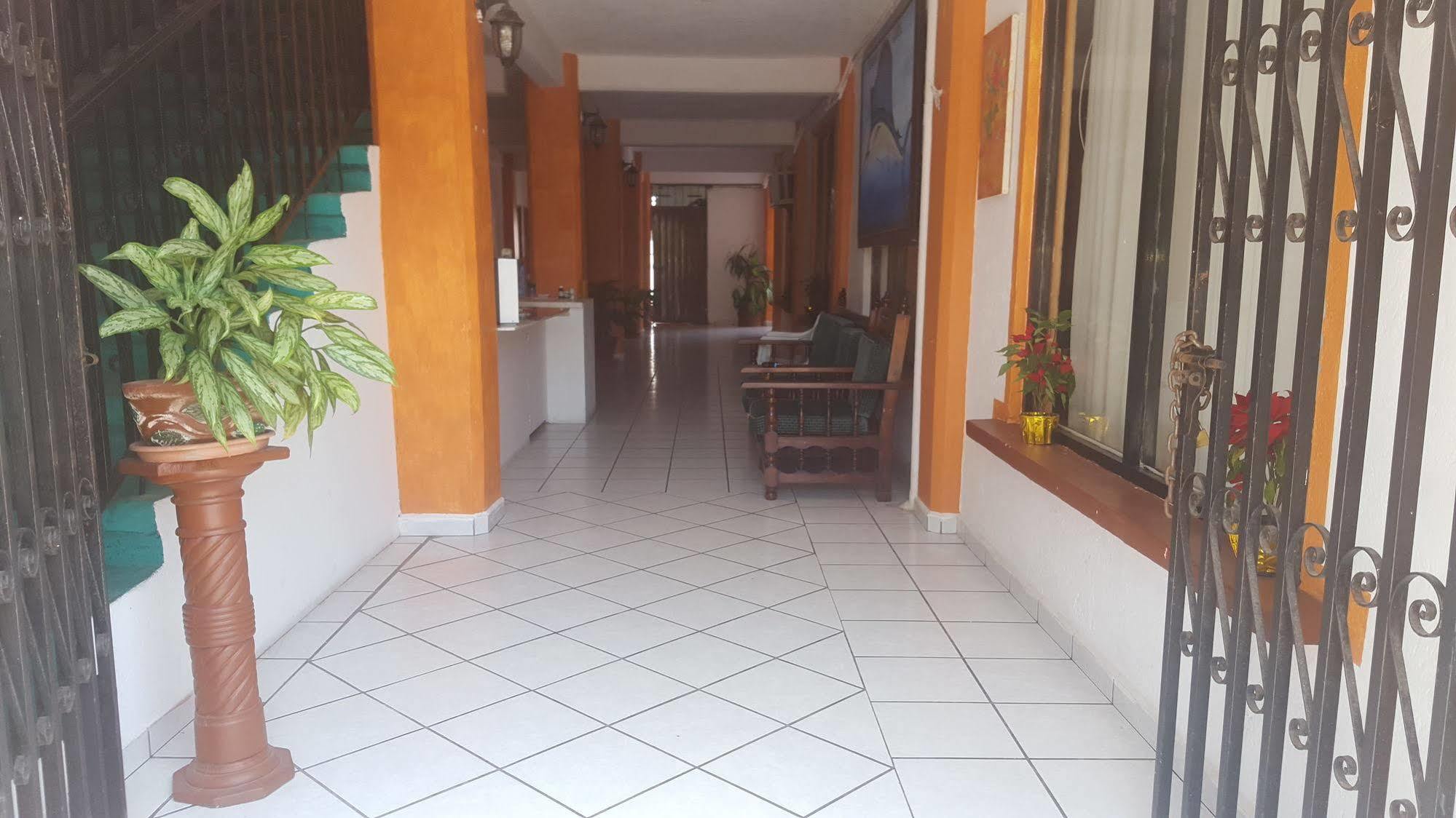 Hotel Suites Tropicana Ixtapa Икстапа Екстериор снимка