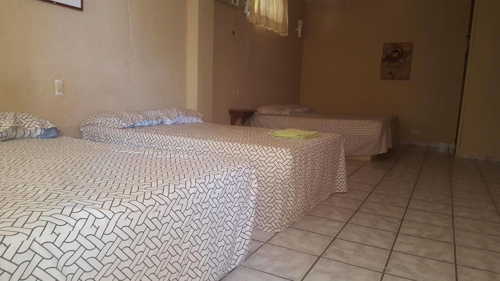Hotel Suites Tropicana Ixtapa Икстапа Екстериор снимка