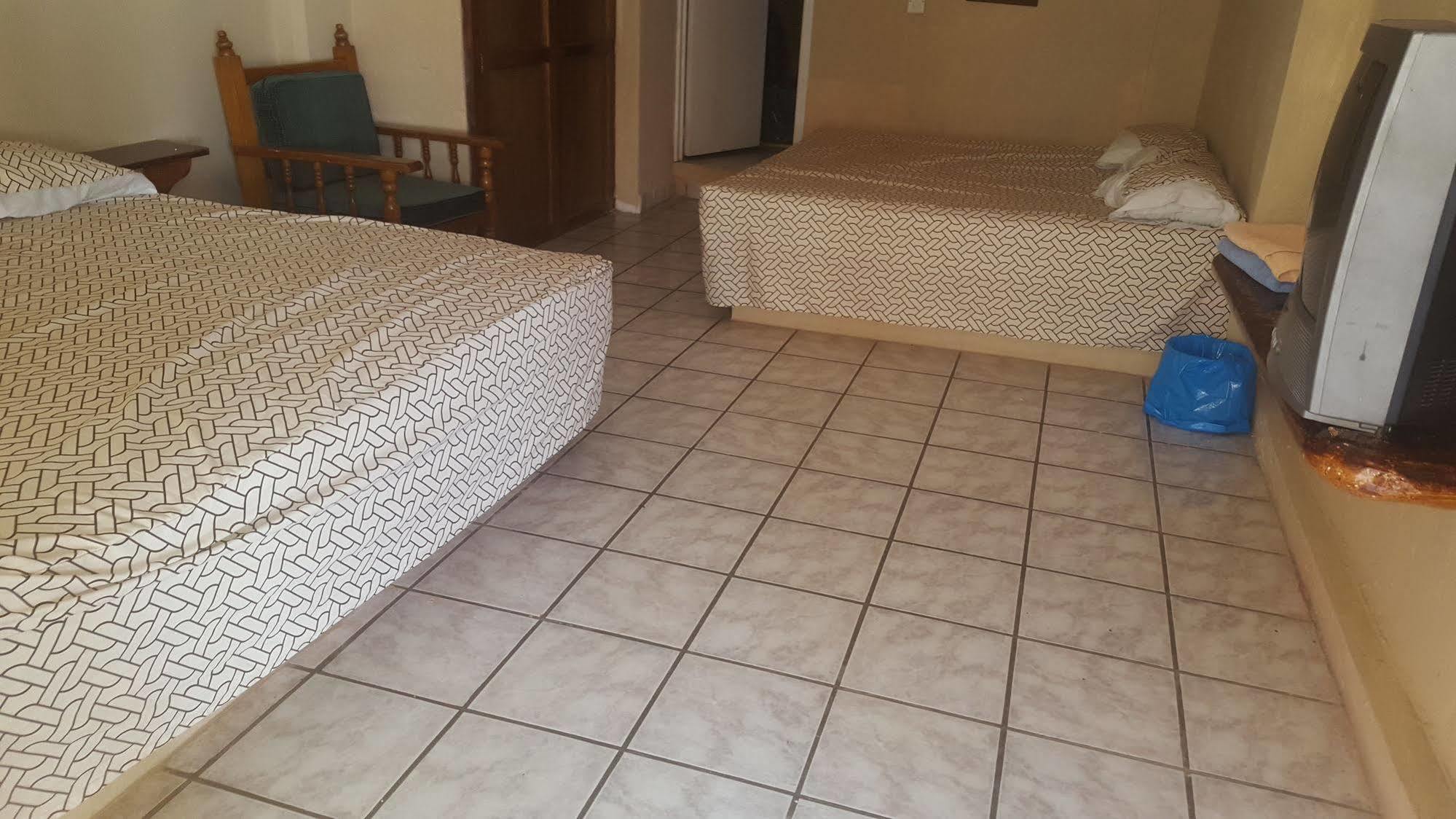 Hotel Suites Tropicana Ixtapa Икстапа Екстериор снимка