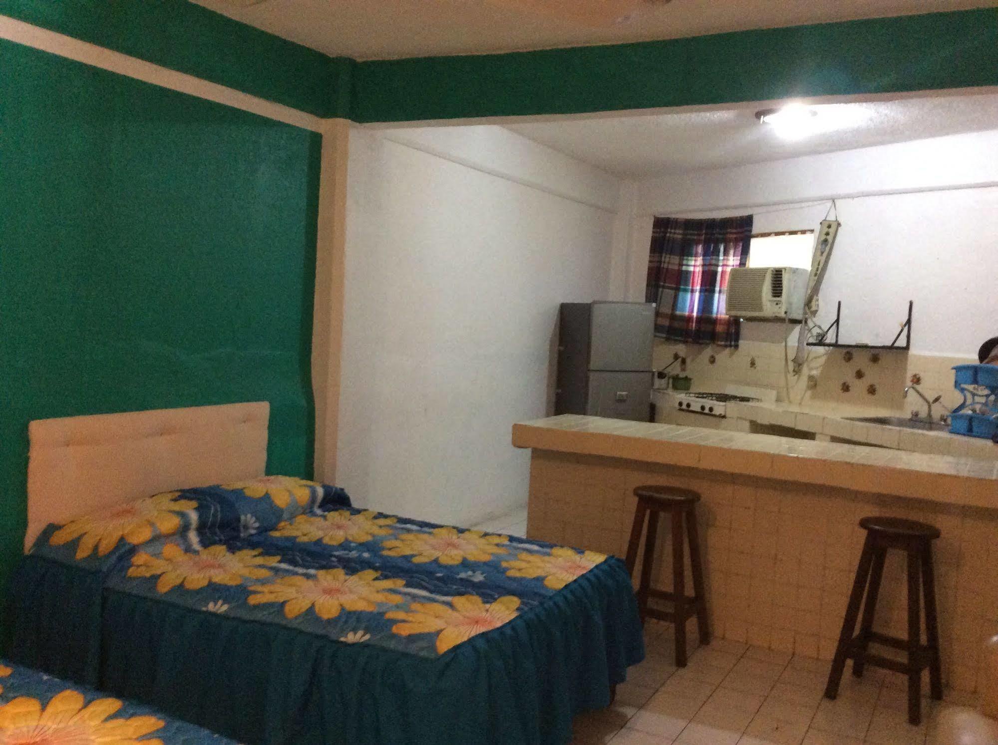Hotel Suites Tropicana Ixtapa Икстапа Екстериор снимка