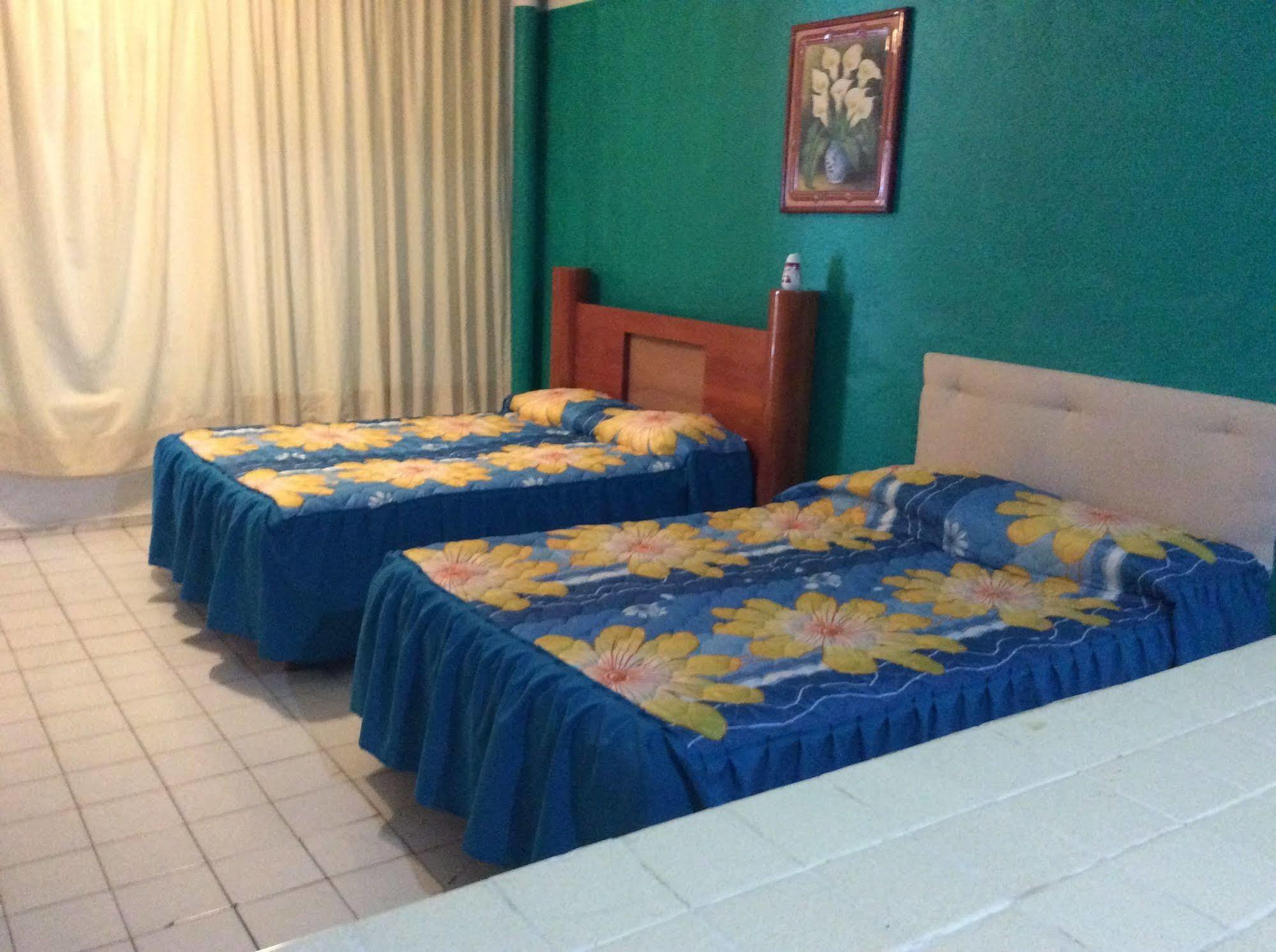 Hotel Suites Tropicana Ixtapa Икстапа Екстериор снимка
