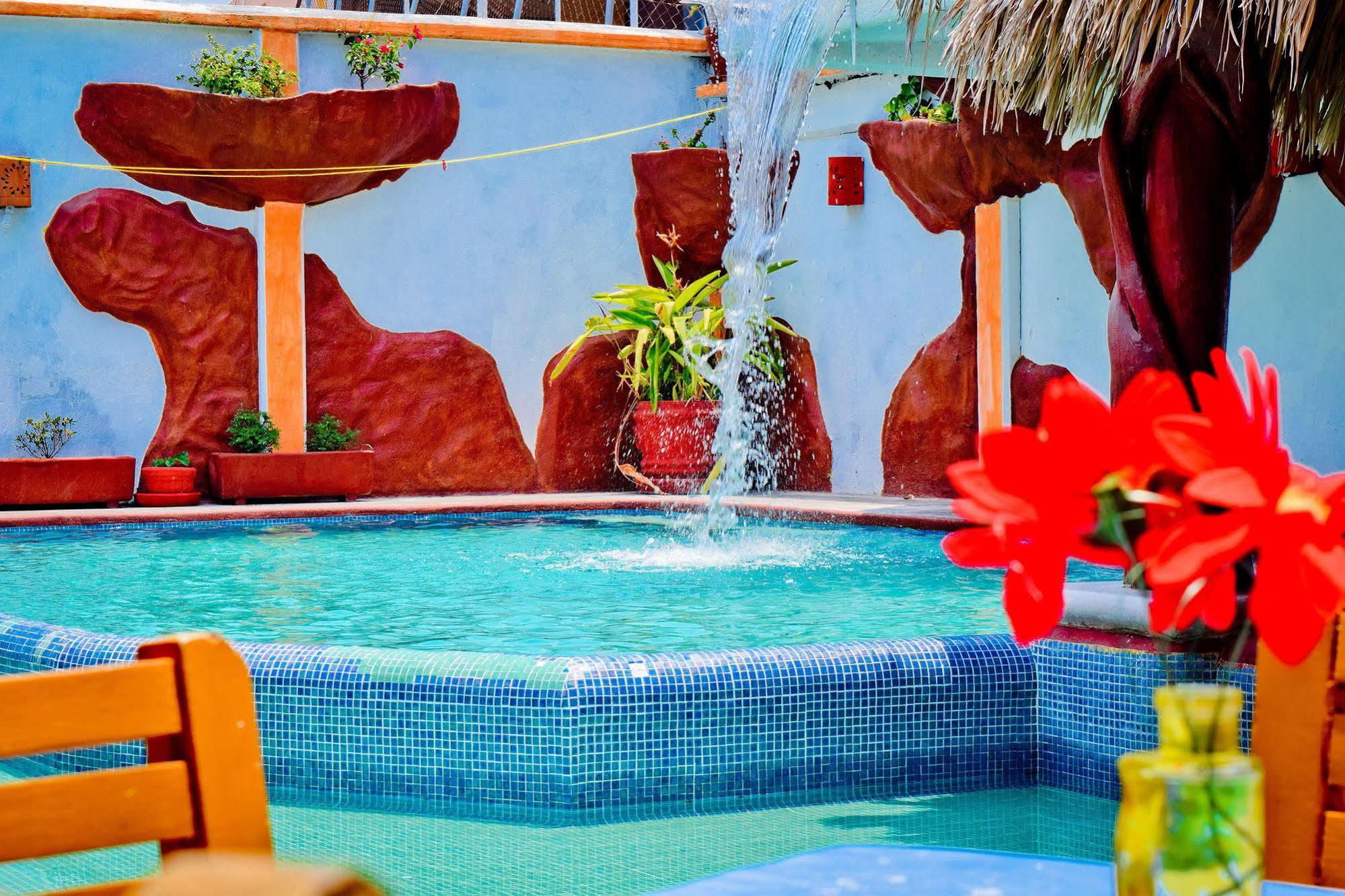 Hotel Suites Tropicana Ixtapa Икстапа Екстериор снимка