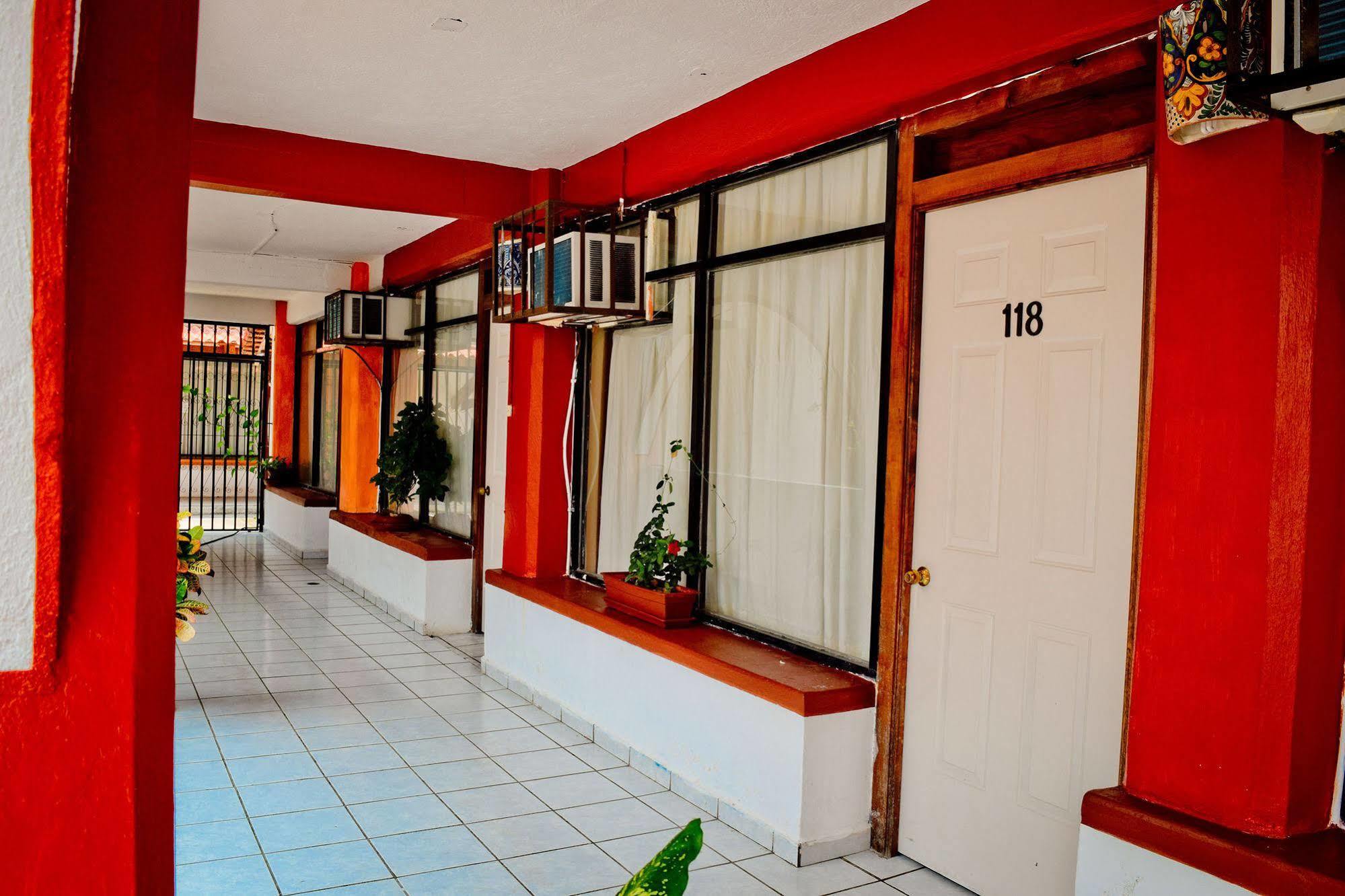 Hotel Suites Tropicana Ixtapa Икстапа Екстериор снимка