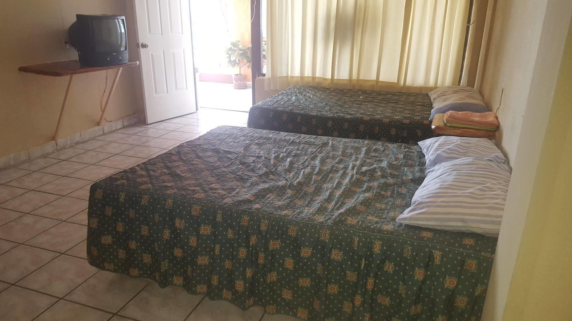 Hotel Suites Tropicana Ixtapa Икстапа Екстериор снимка