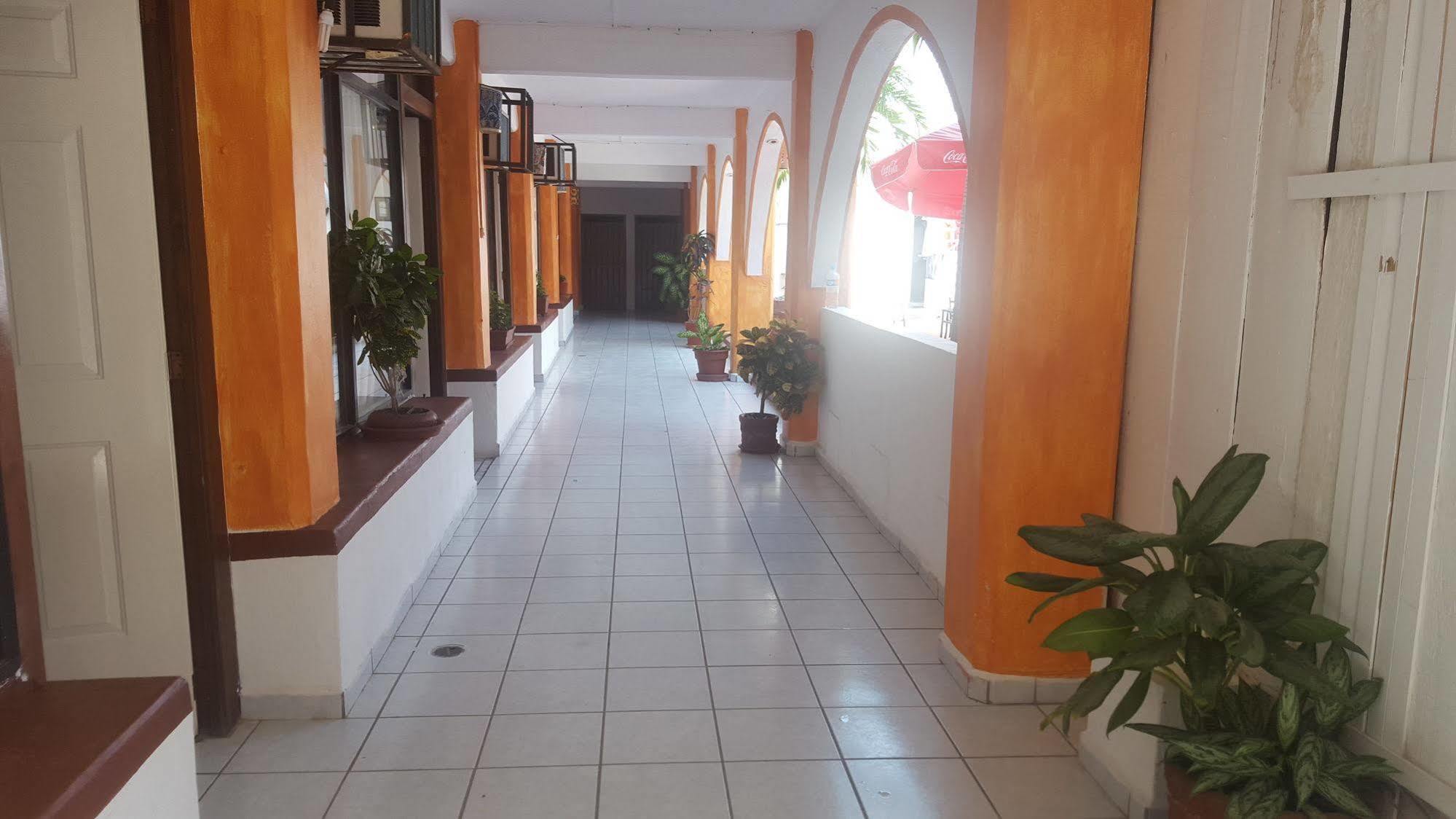Hotel Suites Tropicana Ixtapa Икстапа Екстериор снимка
